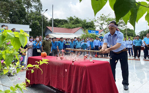 Trao giải Cuộc thi trực tuyến tìm hiểu pháp luật và thi ảnh “Nét đẹp Công đoàn và người lao động”
