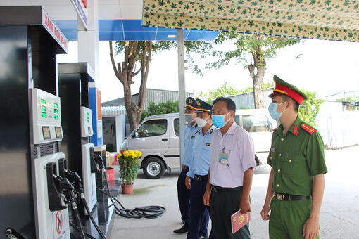 An Giang: Nhiều cửa hàng xăng, dầu ngưng hoạt động, treo biển hết xăng