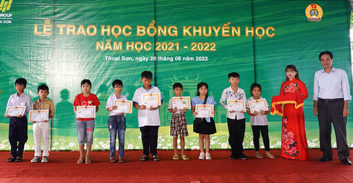 Công ty Cổ phần TBS trao Quỹ Khuyến học cho gần 700 con em của công nhân lao động