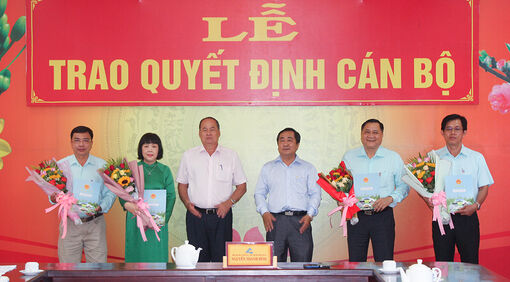 UBND tỉnh An Giang trao quyết định công tác cán bộ