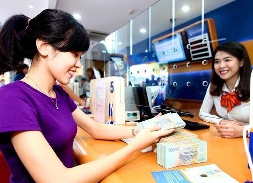 Lãi suất huy động ngân hàng vẫn chưa có dấu hiệu "hạ nhiệt"