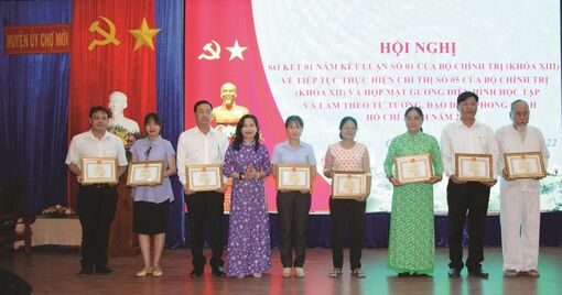 Nhiều tấm gương điển hình tiêu biểu làm theo Bác