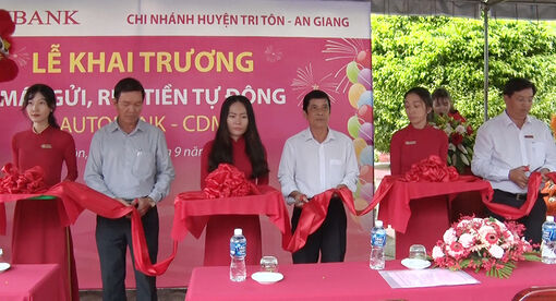 Agribank Tri Tôn khai trương máy gửi, rút tiền tự động