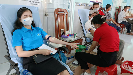 Phát huy vai trò nêu gương trong học tập và làm theo Bác