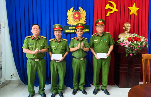 Công an An Giang và UBND TP. Long Xuyên "thưởng nóng" lực lượng truy bắt nhóm cướp tại khu đô thị Golden City