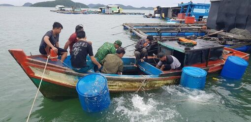 Tàu cá của ngư dân Kiên Giang bị dông lốc đánh chìm, một người mất tích