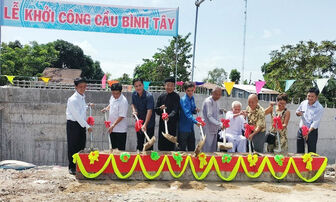 Một nhà hảo tâm ở huyện Phú Tân tài trợ 1 tỷ đồng xây dựng cầu Bình Tây