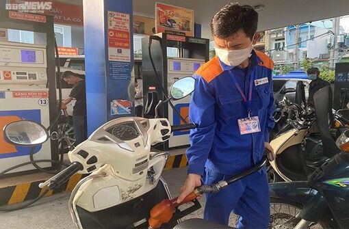 Lùi ngày điều chỉnh giá xăng dầu sang 12/9