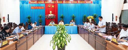 Thường trực Tỉnh ủy An Giang họp giao ban đánh giá tình hình thực hiện nhiệm vụ chính trị