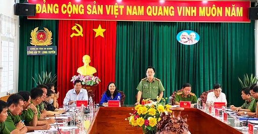 Giám đốc Công an An Giang và Bí thư Thành ủy Long Xuyên làm việc với Công an TP. Long Xuyên