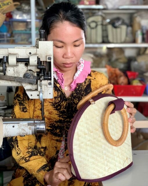 Cô gái viết tiếp câu chuyện cỏ bàng