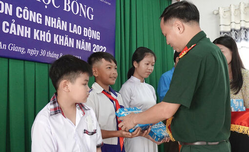 Tiếp sức cho học sinh hoàn cảnh khó khăn đến trường