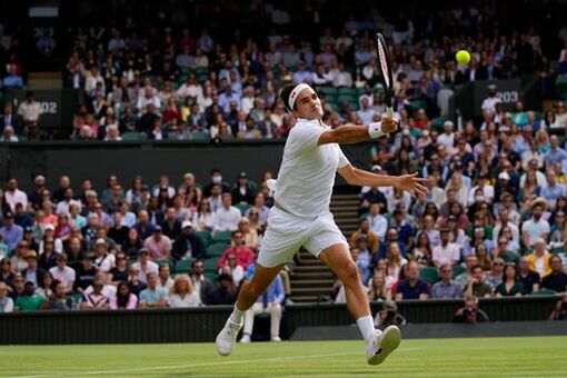 Federer hứng khởi luyện tập, chờ ra sân ở Laver Cup