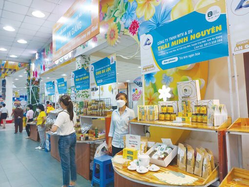 Thực hiện các giải pháp ổn định kinh tế vĩ mô, kiểm soát lạm phát, thúc đẩy tăng trưởng