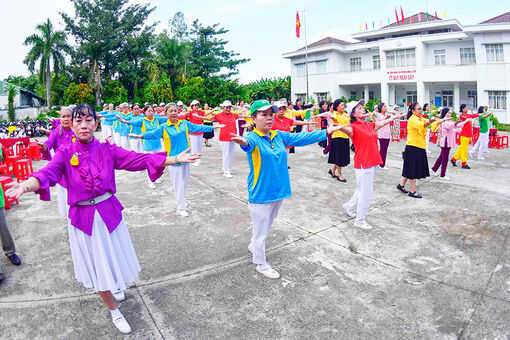 Kỷ niệm 5 năm thành lập CLB Thể̉ dục dưỡng sinh phường Đông Xuyên