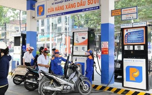 Tiếp tục trình phương án giảm thuế xăng dầu
