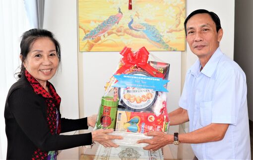 Tri ân công nhân môi trường nhân Ngày Quốc tế Người cao tuổi 1/10