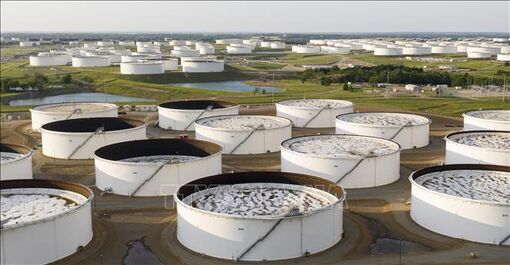 Giá dầu thế giới tăng hơn 1% sau khi OPEC+ quyết định cắt giảm sản lượng
