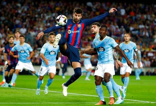 Barcelona trở lại ngôi đầu bảng La Liga trước trận Siêu kinh điển