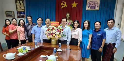 Đảng ủy Khối Cơ quan và Doanh nghiệp An Giang thăm, chúc mừng doanh nghiệp nhân Ngày Doanh nhân Việt Nam 13/10