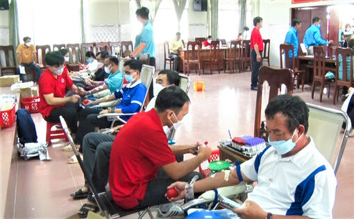 Liên đoàn Lao động TP. Châu Đốc tổ chức hiến máu tình nguyện