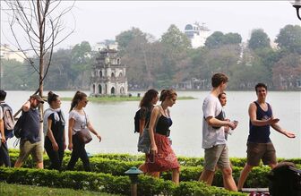 Báo Lào: Ngành du lịch Việt Nam phục hồi mạnh mẽ sau hơn 2 năm dịch COVID-19