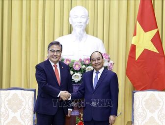 Chủ tịch nước Nguyễn Xuân Phúc tiếp Bộ trưởng Ngoại giao Hàn Quốc Park Jin