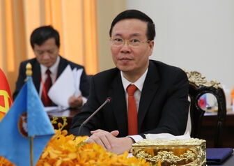 Đồng chí Võ Văn Thưởng gặp cán bộ, nhân viên Đại sứ quán Việt Nam tại Campuchia