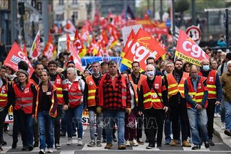 Pháp: Người dân xuống đường biểu tình đòi tăng lương do lạm phát tăng cao