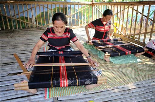 Bảo tồn, phát huy văn hóa đồng bào dân tộc Cơ Tu