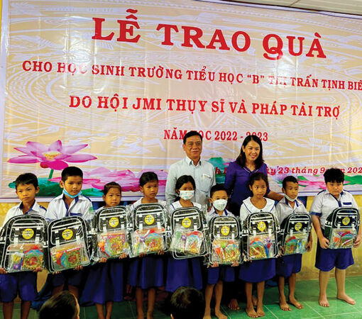 Chăm lo khuyến học - khuyến tài vùng biên giới