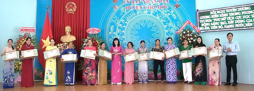 Hội Liên hiệp Phụ nữ huyện Chợ Mới họp mặt kỷ niệm 20/10