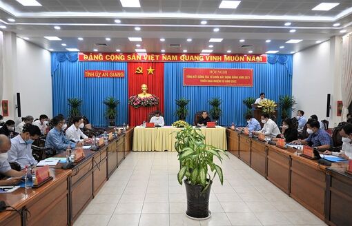 Đảng bộ tỉnh An Giang xây dựng đội ngũ đảng viên đáp ứng yêu cầu trong tình hình mới - Kỳ cuối: Kiểm tra, giám sát chặt chẽ đảng viên; rà soát đưa những đảng viên không còn đủ tư cách ra khỏi đảng