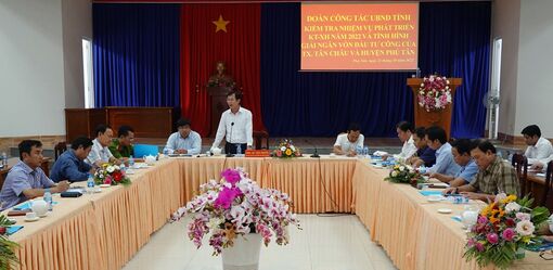 Phó Chủ tịch UBND tỉnh An Giang Lê Văn Phước kiểm tra tình hình phát triển kinh tế - xã hội và giải ngân vốn đầu tư công tại huyện Phú Tân và TX.  Tân Châu
