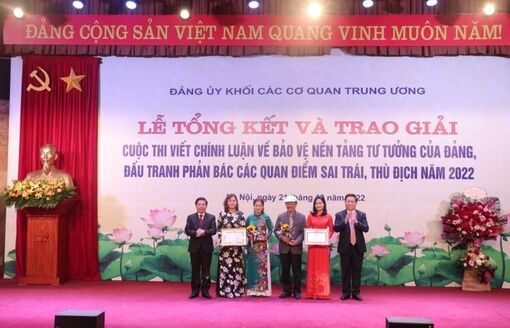 Trao giải cho 32 tác phẩm chính luận về bảo vệ nền tảng tư tưởng của Đảng