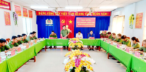 Giám đốc Công an An Giang làm việc với Công an huyện An Phú