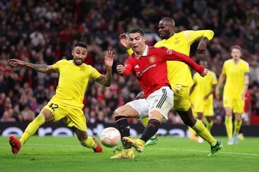 Ronaldo ghi bàn, Man Utd qua vòng bảng Europa League