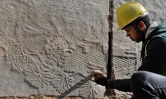 Khai quật những bức chạm khắc trên đá từ thời Đế chế Assyria cổ đại