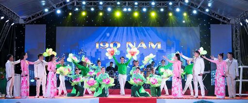 Biểu diễn văn nghệ chào mừng kỷ niệm 190 năm thành lập tỉnh An Giang