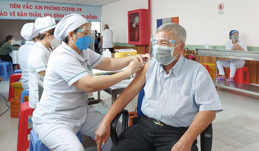 UBND tỉnh An Giang chỉ đạo tăng cường tiêm ngừa vaccine phòng dịch COVID-19