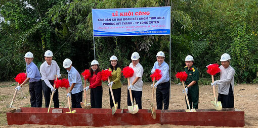 Khởi công xây dựng 20 căn nhà Đại đoàn kết ở phường Mỹ Thạnh
