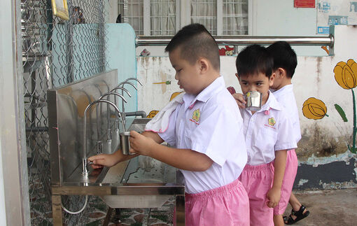 Chợ Mới vận động gần 4,3 tỷ đồng đầu tư 89 công trình nước sạch cho các trường học