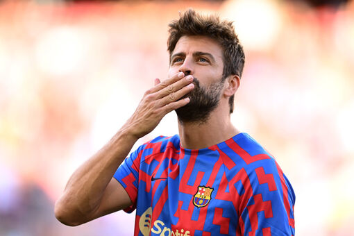 Pique rời Barca ngay lập tức, giải nghệ ở tuổi 35