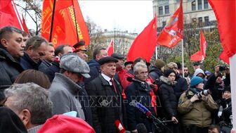 Long trọng míttinh Kỷ niệm 105 năm Cách mạng Tháng Mười vĩ đại tại Nga
