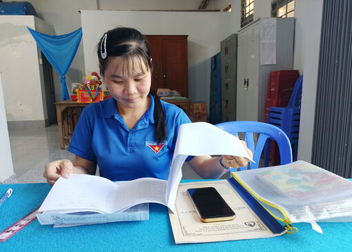 Nữ cán bộ tận tâm vì người nghèo