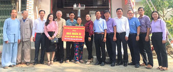 Bàn giao nhà Nhân ái cho hộ nghèo huyện Tịnh Biên