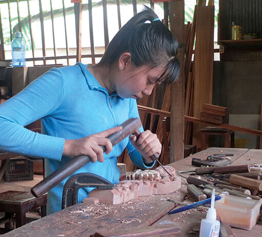 Đồ gỗ mỹ nghệ phục vụ thị trường Tết bắt đầu vào vụ