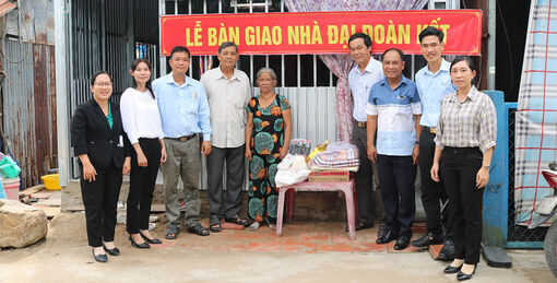 UBMTTQVN thị trấn An Châu bàn giao 3 căn nhà Đại đoàn kết