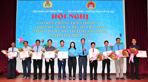 Lãnh đạo tỉnh An Giang khen ngợi công nhân môi trường nuôi con ăn học thành tài
