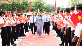 Phó Chủ tịch nước Võ Thị Ánh Xuân dự Ngày hội Đại đoàn kết toàn dân tộc tại xã Cần Đăng
